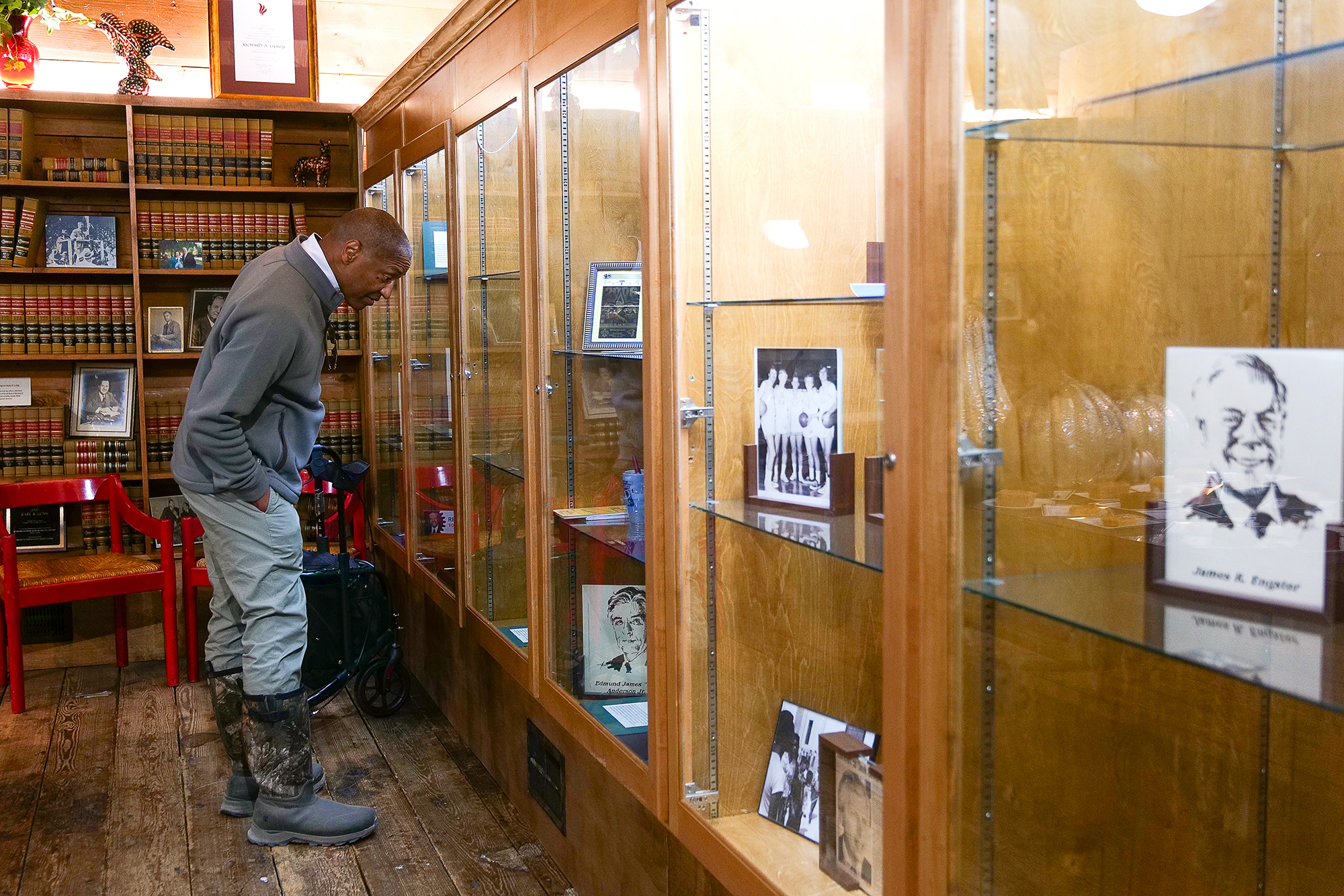 President Tate looks at displays at Louisiana Political Museum